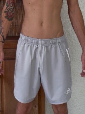 Adidas Designed 2 Move Primeblue Gray 3-Stripes Training Shorts Men’s M